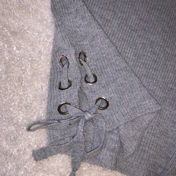 Grey cropped sweater with ties on the sides. - Picture 5 of 6